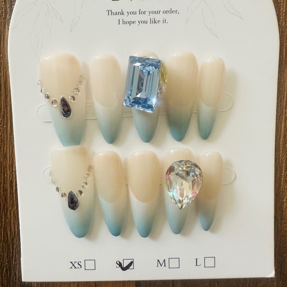 Elegant Blue Ombre Press-On Nails